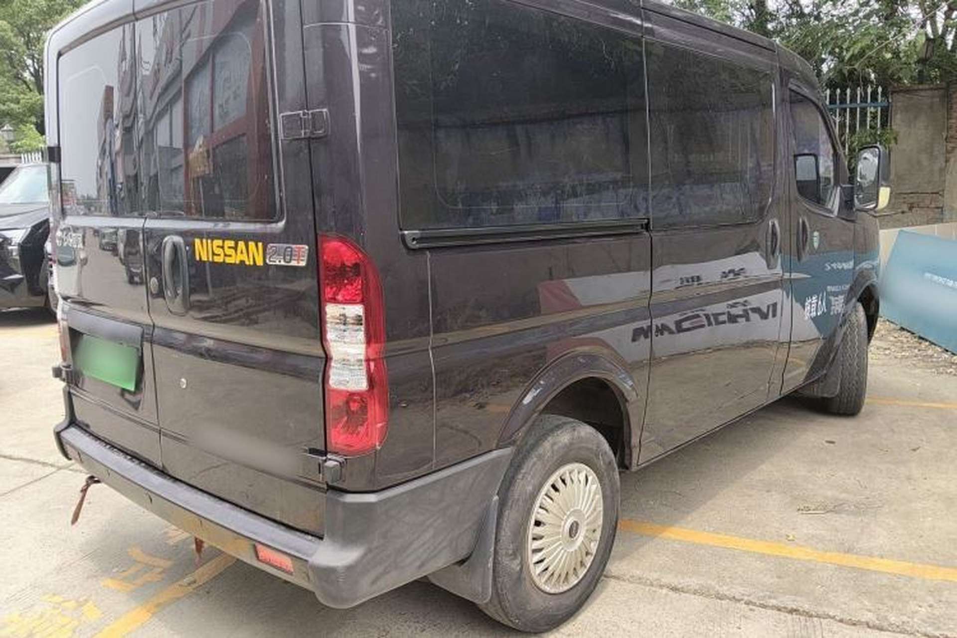Used Dongfeng Yufeng 2023 V9+ 2.0T Manual Front-Wheel-Drive Multi-Function Short-Chassis Low-Roof 5/6-Seater Rear Right 45 Deg