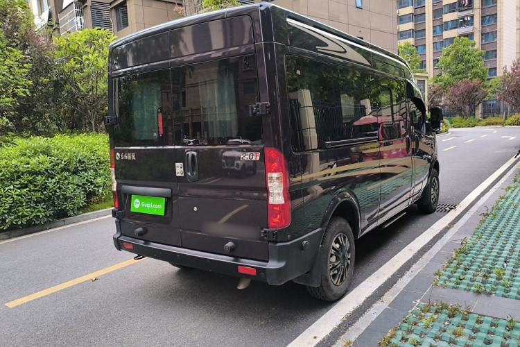 Used Dongfeng Yufeng 2023 V9+ 2.0T Automatic Front-Drive Multi-Function Mid-Roof 7/8/9-Seater Rear Right 45 Deg