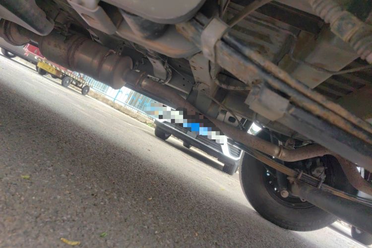 Used Dongfeng Yufeng 2023 V9+ 2.0T Manual Front-Drive Multi-Function Short-Chassis Mid-Height 5/6-Seater Chassis Rear Left