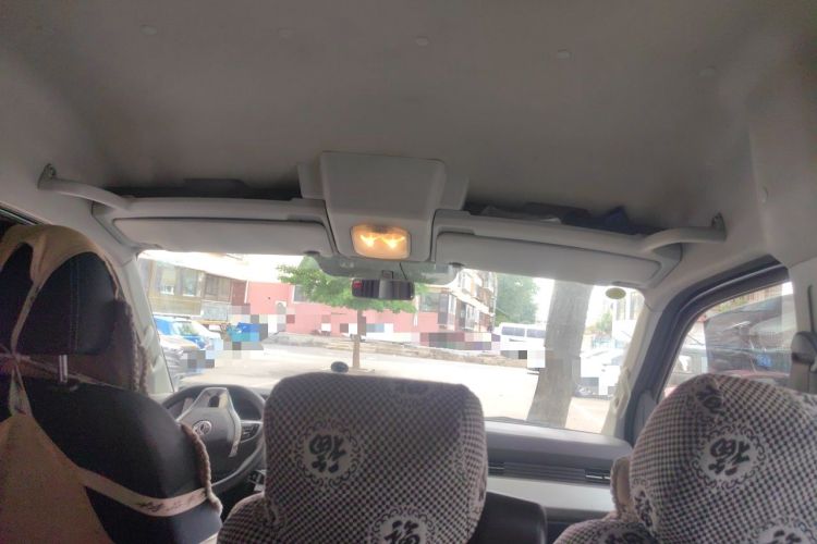 Used Dongfeng Yufeng 2023 V9+ 2.0T Manual Front-Drive Multi-Function Short-Chassis Mid-Height 5/6-Seater Headliner