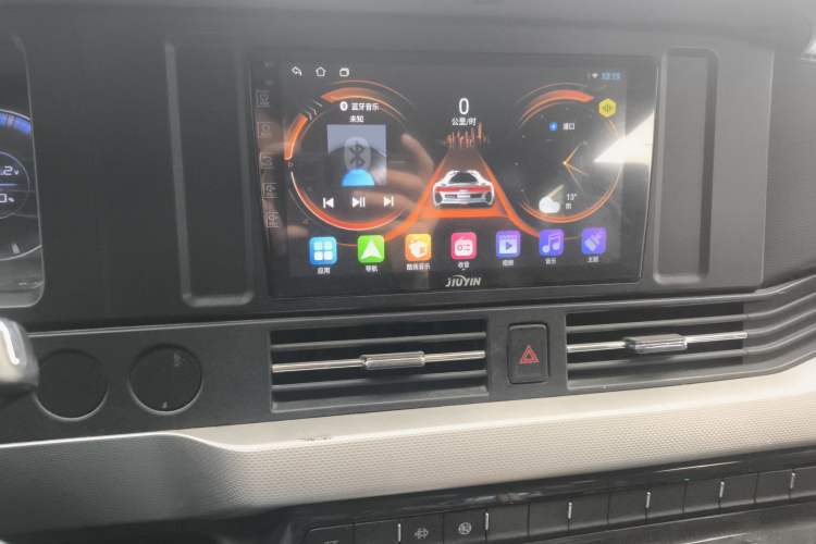 Used Dongfeng Yufeng 2023 V9+ 2.0T Manual Front-Wheel-Drive Multi-Function Mid-Roof Van with 7/8/9 Seats Audio And AC Panel