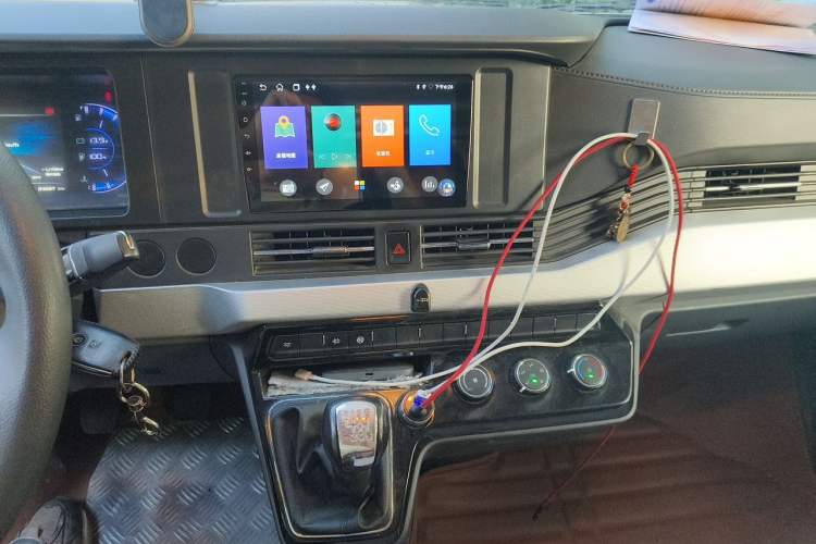 Used Dongfeng Yufeng 2023 V9+ 2.3T Manual Front-Drive Van Long Wheelbase Mid-Roof 3-Seater Audio And AC Panel