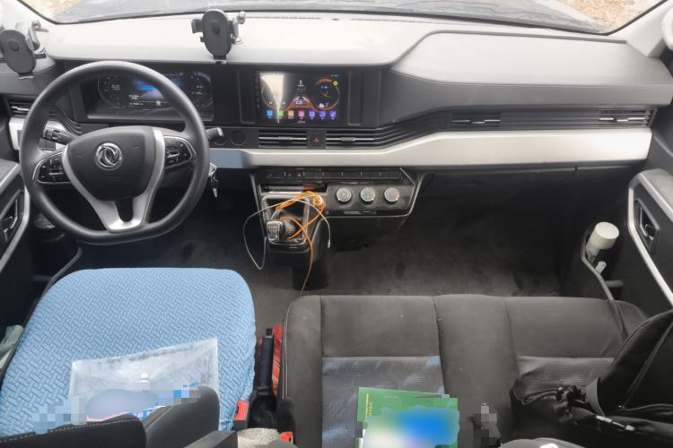 Used Dongfeng Yufeng 2023 V9+ 2.0T Manual Front-Wheel-Drive Multi-Function Mid-Roof Van with 7/8/9 Seats Center Console