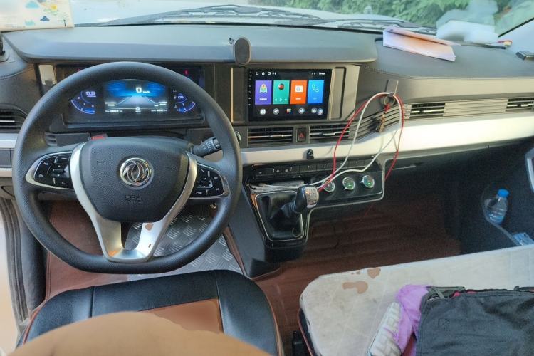 Used Dongfeng Yufeng 2023 V9+ 2.3T Manual Front-Drive Van Long Wheelbase Mid-Roof 3-Seater Center Console