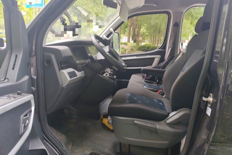 Used Dongfeng Yufeng 2023 V9+ 2.0T Automatic Front-Drive Multi-Function Mid-Roof 7/8/9-Seater Driver Seat