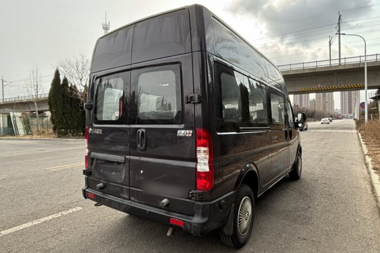 Used Dongfeng Yufeng 2023 V9+ 2.0T Manual Front-Drive Multi-Function Mid-Roof High-Roof 7/8/9-Seater Exterior 6