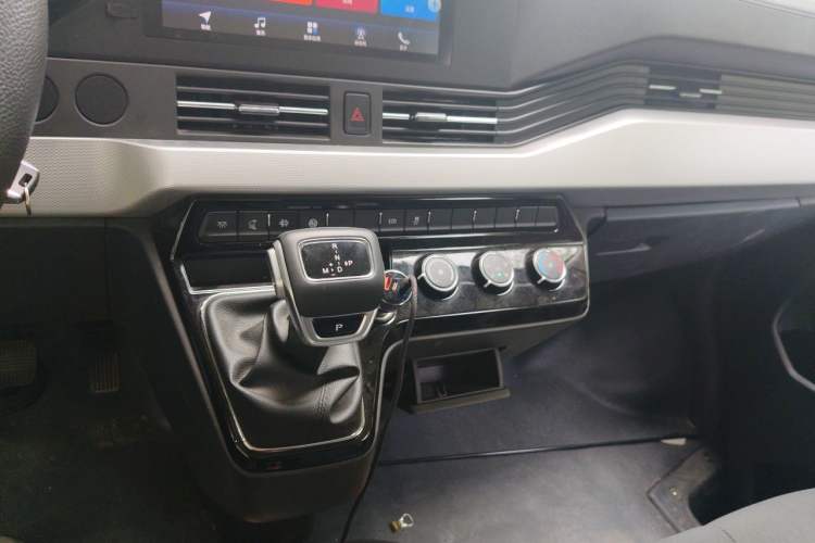 Used Dongfeng Yufeng 2023 V9+ 2.0T Automatic Front-Drive Multi-Function Mid-Roof 7/8/9-Seater Gear Lever