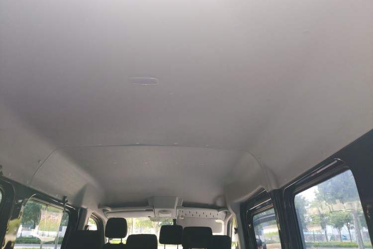 Used Dongfeng Yufeng 2023 V9+ 2.0T Automatic Front-Drive Multi-Function Mid-Roof 7/8/9-Seater Headliner
