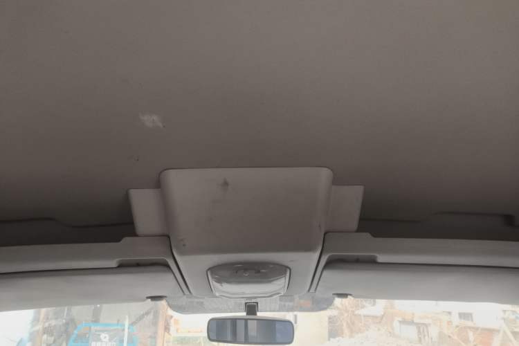 Used Dongfeng Yufeng 2023 V9+ 2.0T Manual Front-Wheel-Drive Multi-Function Mid-Roof Van with 7/8/9 Seats Headliner