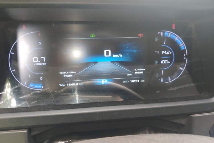 Used Dongfeng Yufeng 2023 V9+ 2.0T Automatic Front-Drive Multi-Function Mid-Roof 7/8/9-Seater Instrument Cluster