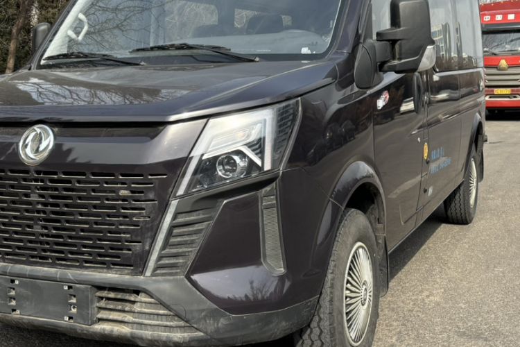 Used Dongfeng Yufeng 2023 V9+ 2.0T Manual Front-Drive Multi-Function Mid-Roof High-Roof 7/8/9-Seater Left Front Headlight