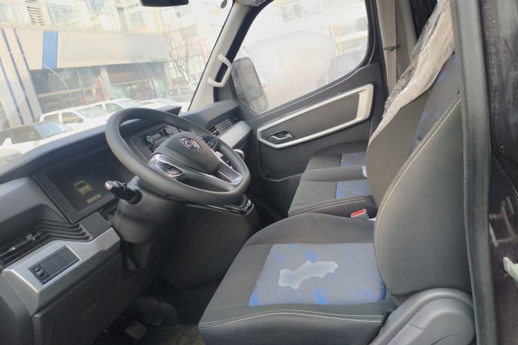 Used Dongfeng Yufeng 2023 V9+ 2.0T Manual Front-Drive Multi-Function Mid-Roof High-Roof 7/8/9-Seater Left Front Seat