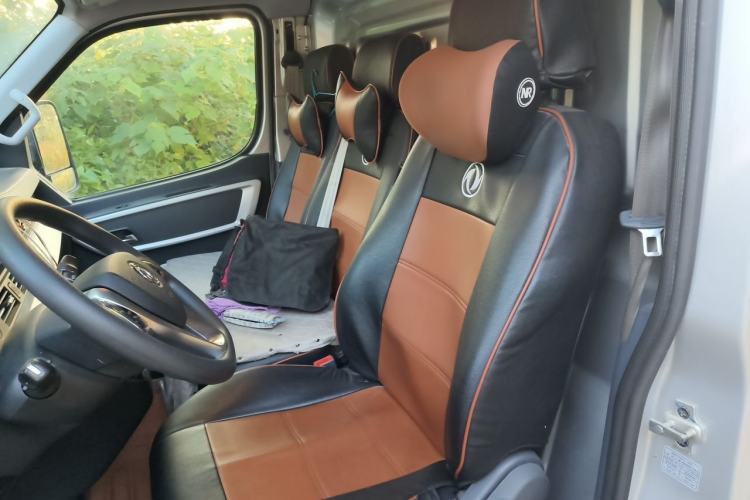 Used Dongfeng Yufeng 2023 V9+ 2.3T Manual Front-Drive Van Long Wheelbase Mid-Roof 3-Seater Left Rear Seat
