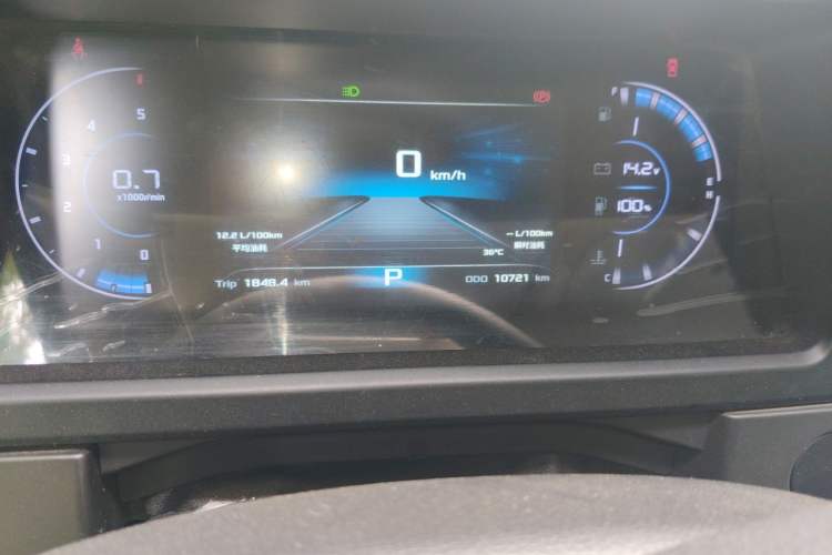 Used Dongfeng Yufeng 2023 V9+ 2.0T Automatic Front-Drive Multi-Function Mid-Roof 7/8/9-Seater Odometer Close Up