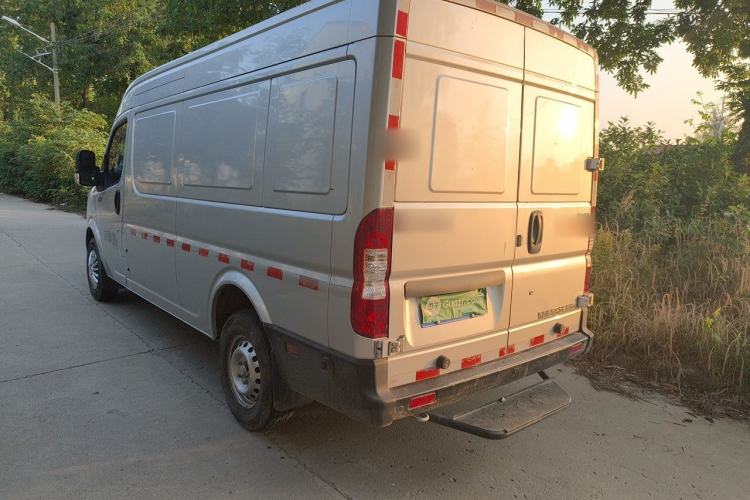 Used Dongfeng Yufeng 2023 V9+ 2.3T Manual Front-Drive Van Long Wheelbase Mid-Roof 3-Seater Rear Left 45 Deg
