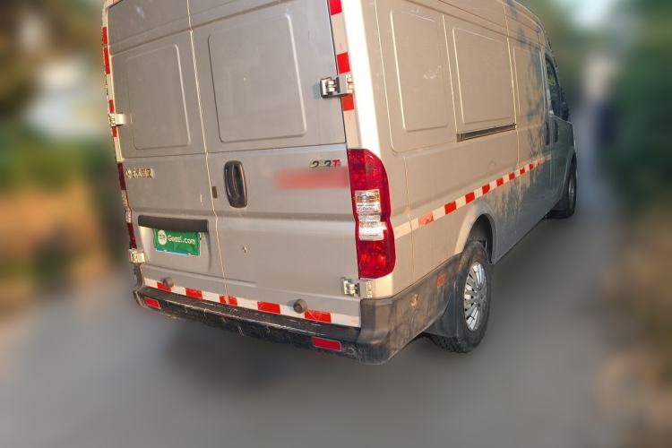 Used Dongfeng Yufeng 2023 V9+ 2.3T Manual Front-Drive Van Long Wheelbase Mid-Roof 3-Seater Rear Right 45 Deg