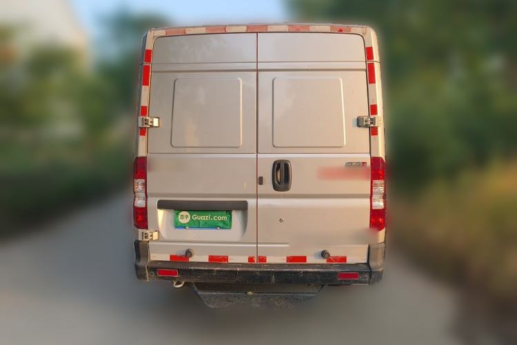 Used Dongfeng Yufeng 2023 V9+ 2.3T Manual Front-Drive Van Long Wheelbase Mid-Roof 3-Seater Rear
