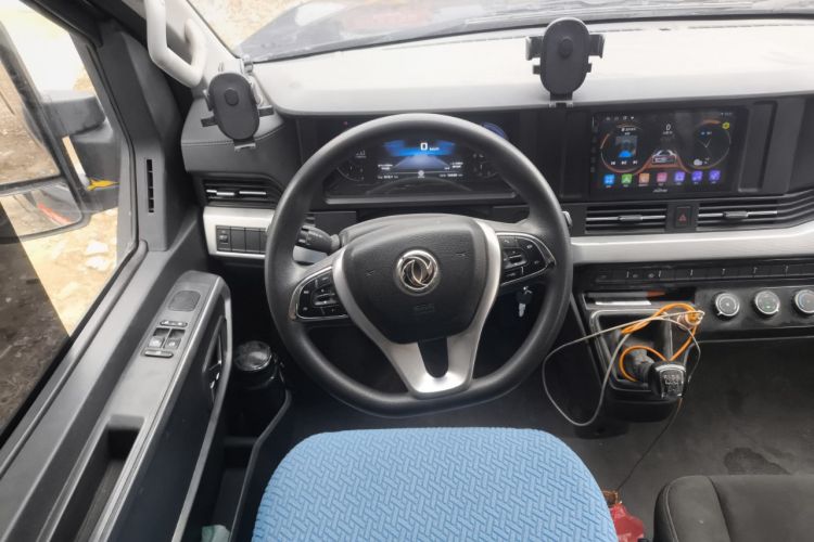 Used Dongfeng Yufeng 2023 V9+ 2.0T Manual Front-Wheel-Drive Multi-Function Mid-Roof Van with 7/8/9 Seats Steering Wheel