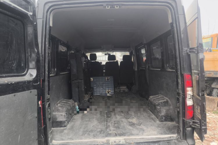 Used Dongfeng Yufeng 2023 V9+ 2.0T Manual Front-Wheel-Drive Multi-Function Mid-Roof Van with 7/8/9 Seats Trunk