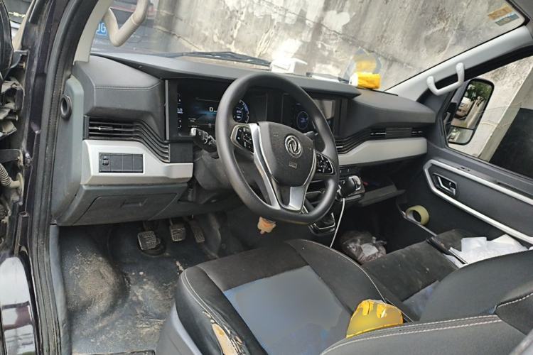 Used Dongfeng Yufeng 2023 V9+ 2.3T Manual Front-Drive Van Long Wheelbase Mid-Roof 3-Seater Center Console