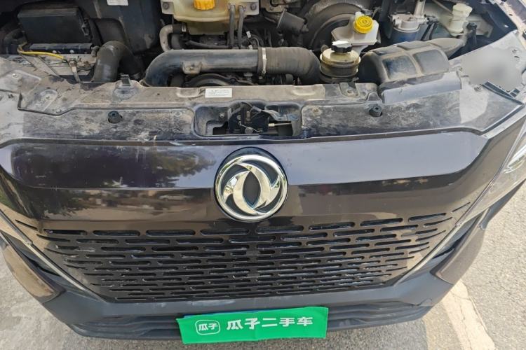 Used Dongfeng Yufeng 2023 V9+ 2.3T Manual Rear-Drive Cargo Van with Dual Rear Tires 3-Seater Engine Bay