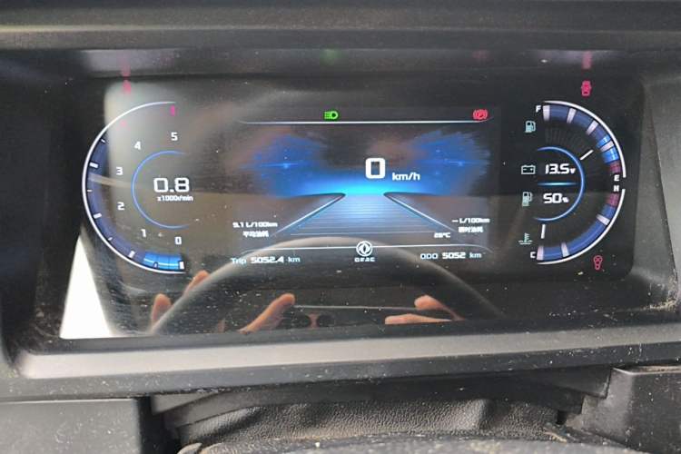 Used Dongfeng Yufeng 2023 V9+ 2.3T Manual Front-Drive Van Long Wheelbase Mid-Roof 3-Seater Instrument Cluster