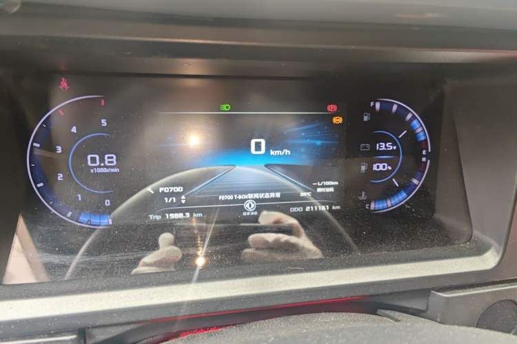 Used Dongfeng Yufeng 2023 V9+ 2.3T Manual Rear-Drive Cargo Van with Dual Rear Tires 3-Seater Instrument Cluster
