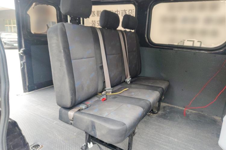 Used Dongfeng Yufeng 2023 V9+ 2.0T Automatic Front-Wheel-Drive Short Wheelbase Mid-Roof Design—5/6-Seater Left Rear Seat
