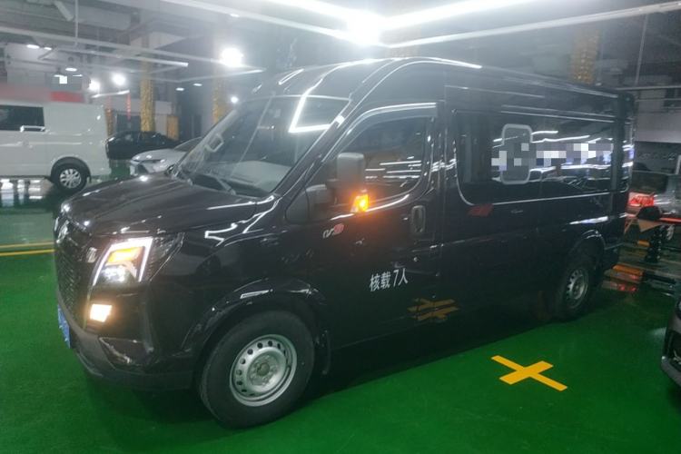 Used Dongfeng Yufeng 2023 V9+ 2.0T Automatic Front-Drive Multi-Function Mid-Roof 7/8/9-Seater Left Side