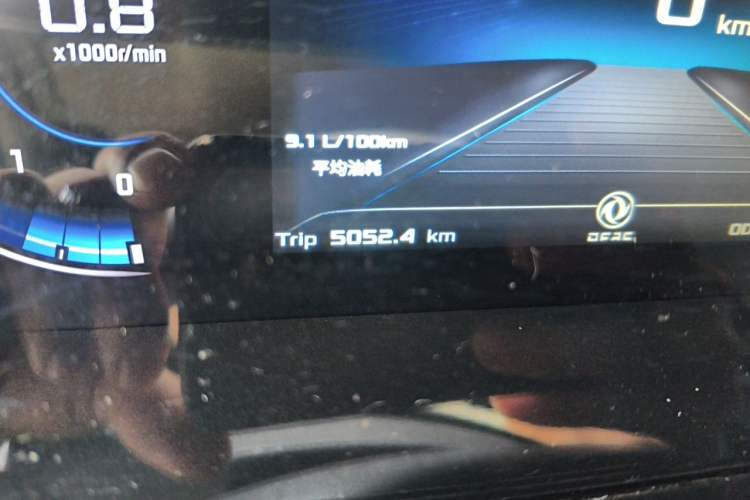 Used Dongfeng Yufeng 2023 V9+ 2.3T Manual Front-Drive Van Long Wheelbase Mid-Roof 3-Seater Odometer Close Up