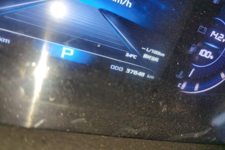 Used Dongfeng Yufeng 2023 V9+ 2.0T Automatic Front-Wheel-Drive Short Wheelbase Mid-Roof Design—5/6-Seater Odometer Close Up