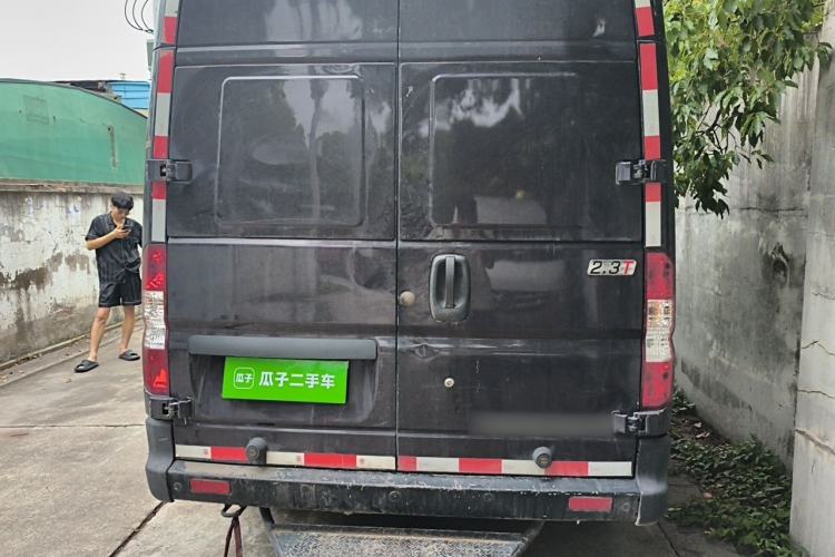 Used Dongfeng Yufeng 2023 V9+ 2.3T Manual Front-Drive Van Long Wheelbase Mid-Roof 3-Seater Rear