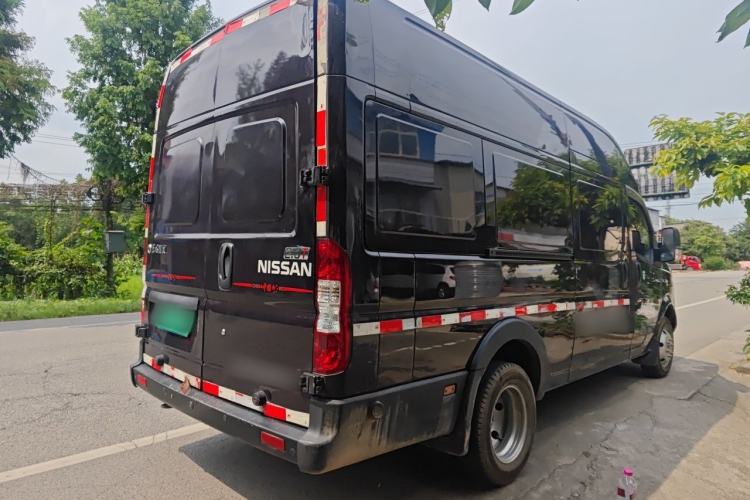 Used Dongfeng Yufeng 2023 V9+ 2.3T Manual Rear-Drive Cargo Van with Dual Rear Tires 3-Seater Rear Right 45 Deg