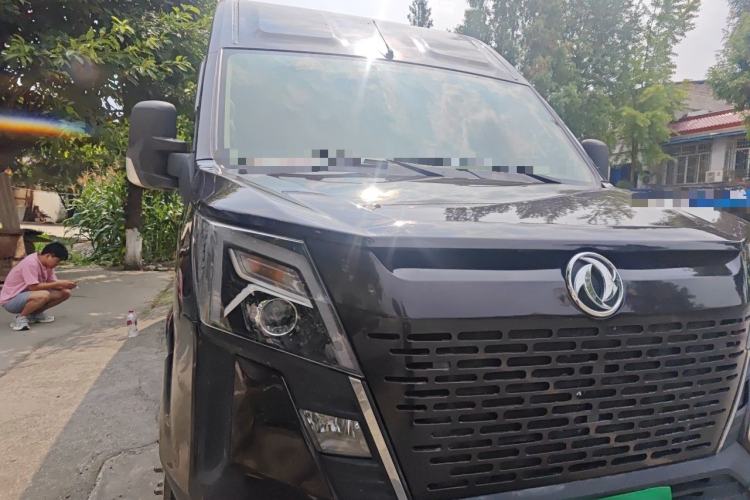 Used Dongfeng Yufeng 2023 V9+ 2.3T Manual Rear-Drive Cargo Van with Dual Rear Tires 3-Seater Right Front Headlight