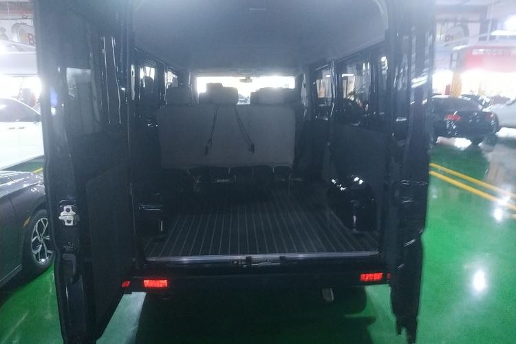 Used Dongfeng Yufeng 2023 V9+ 2.0T Automatic Front-Drive Multi-Function Mid-Roof 7/8/9-Seater Trunk