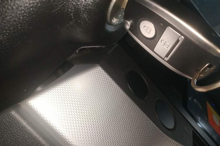 Used Dongfeng Yufeng 2023 V9+ 2.0T Automatic Front-Drive Multi-Function Mid-Roof 7/8/9-Seater Vehicle Key