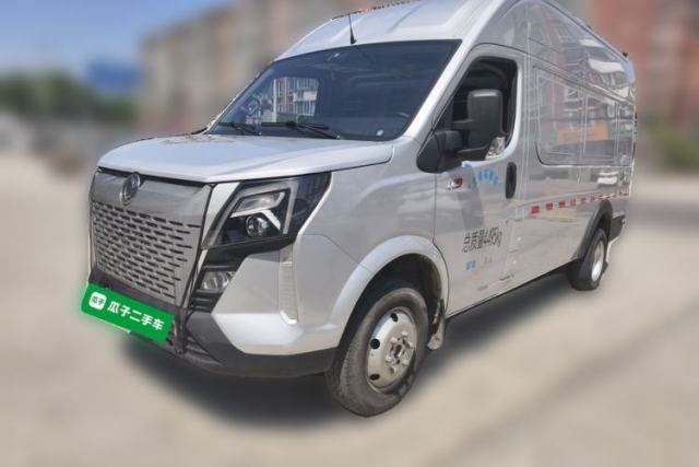 Used Dongfeng Yufeng 2023 V9+ 2.3T Manual Rear-Drive Cargo Van with Dual Rear Tires 3-Seater
