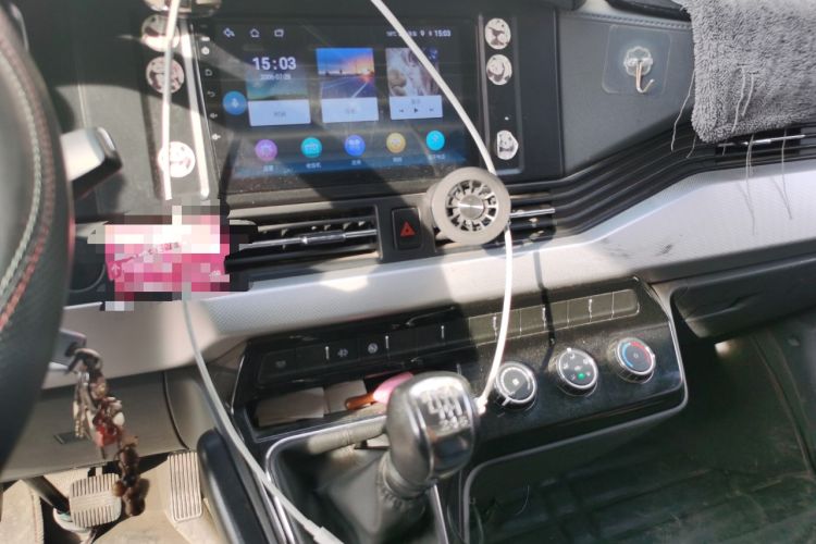 Used Dongfeng Yufeng 2023 V9+ 2.3T Manual Front-Drive Van Short Wheelbase Mid-Roof 3-Seater Audio And AC Panel