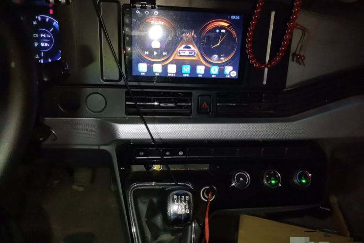 Used Dongfeng Yufeng 2023 V9+ 2.0T Manual Front-Wheel-Drive Multi-Function Mid-Roof Van with 7/8/9 Seats Audio And AC Panel
