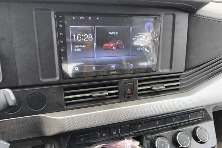Used Dongfeng Yufeng 2023 V9+ 2.0T Manual Front-Drive Multi-Function Short-Chassis Mid-Height 5/6-Seater Audio And AC Panel