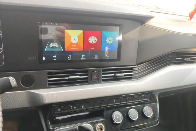 Used Dongfeng Yufeng 2023 V9+ 2.0T Manual Front-Wheel-Drive Multi-Function Mid-Roof Van with 7/8/9 Seats Audio And AC Panel