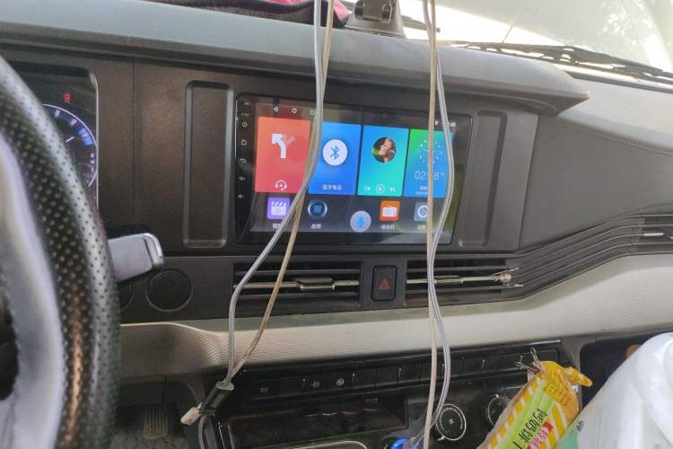 Used Dongfeng Yufeng 2023 V9+ 2.3T Manual Rear-Drive Cargo Van with Dual Rear Tires 3-Seater Audio And AC Panel