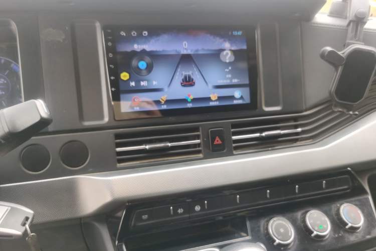 Used Dongfeng Yufeng 2023 V9+ 2.0T Manual Front-Wheel-Drive Multi-Function Mid-Roof Van with 7/8/9 Seats Audio And AC Panel