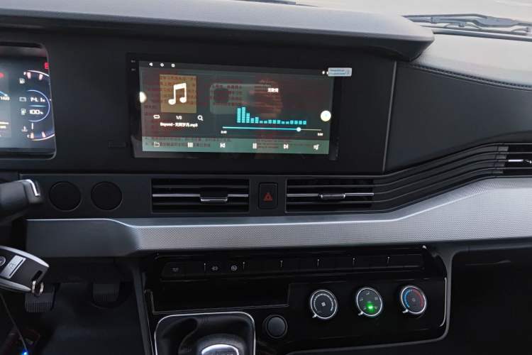 Used Dongfeng Yufeng 2023 V9+ 2.0T Manual Front-Wheel-Drive Multi-Function Mid-Roof Van with 7/8/9 Seats Audio And AC Panel