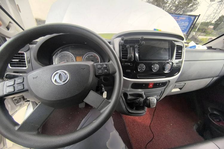 Used Dongfeng Yufeng 2023 V9+ 2.0T Manual Front-Wheel-Drive Multi-Function Mid-Roof Van with 7/8/9 Seats Center Console