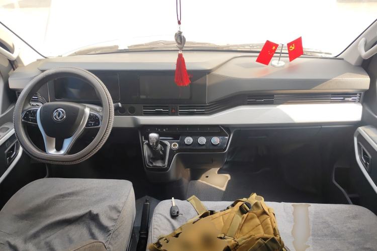 Used Dongfeng Yufeng 2023 V9+ 2.0T Manual Front-Wheel-Drive Multi-Function Mid-Roof Van with 7/8/9 Seats Center Console