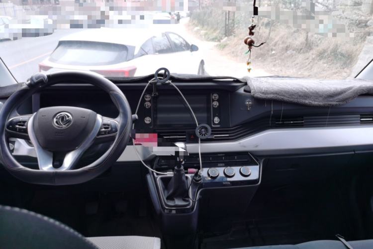 Used Dongfeng Yufeng 2023 V9+ 2.3T Manual Front-Drive Van Short Wheelbase Mid-Roof 3-Seater Center Console