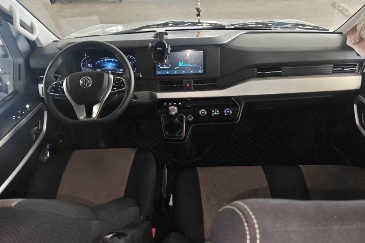 Used Dongfeng Yufeng 2023 V9+ 2.0T Automatic Front-Drive Multi-Function Mid-Roof 7/8/9-Seater Center Console