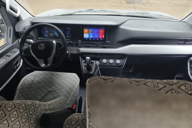 Used Dongfeng Yufeng 2023 V9+ 2.0T Manual Front-Wheel-Drive Multi-Function Mid-Roof Van with 7/8/9 Seats Center Console