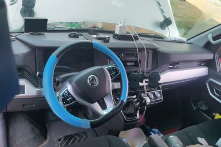 Used Dongfeng Yufeng 2023 V9+ 2.3T Manual Front-Drive Van Long Wheelbase High Roof 3-Seater Center Console